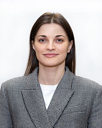 <strong>Ксения Евгеньевна Зимнухова </strong> <br />Заместитель генерального директора по управлению персоналом и правовым вопросам