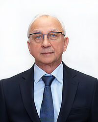 <strong>Виктор Николаевич Ожегов </strong> <br />Заместитель генерального директора по экономике и финансам